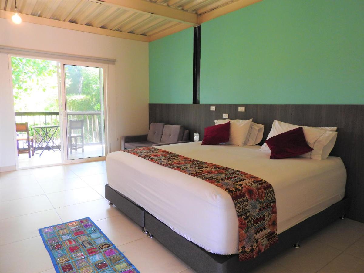 Cerritos Villa Juana Hotel מראה חיצוני תמונה