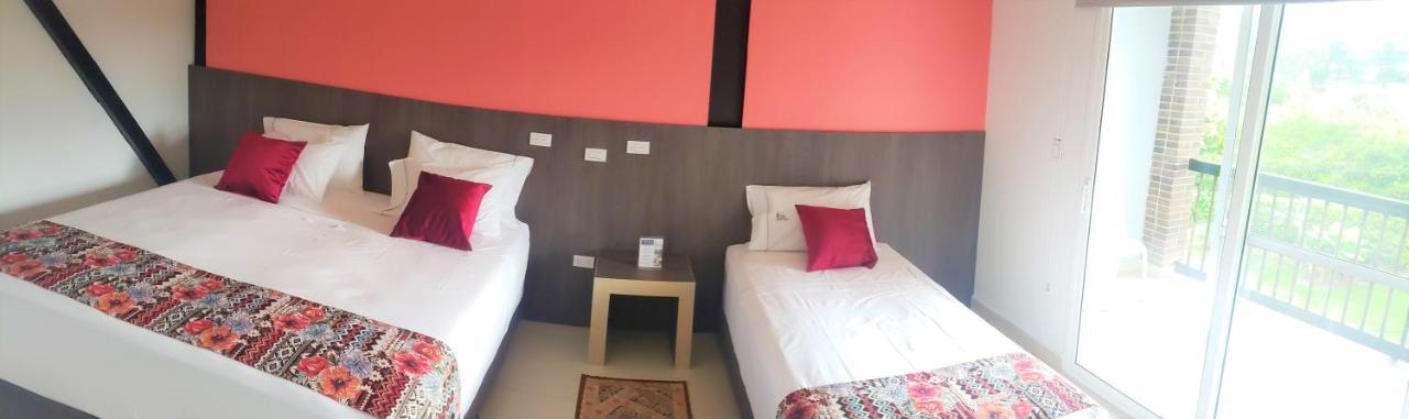 Cerritos Villa Juana Hotel מראה חיצוני תמונה