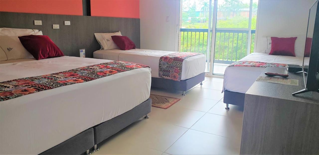 Cerritos Villa Juana Hotel מראה חיצוני תמונה