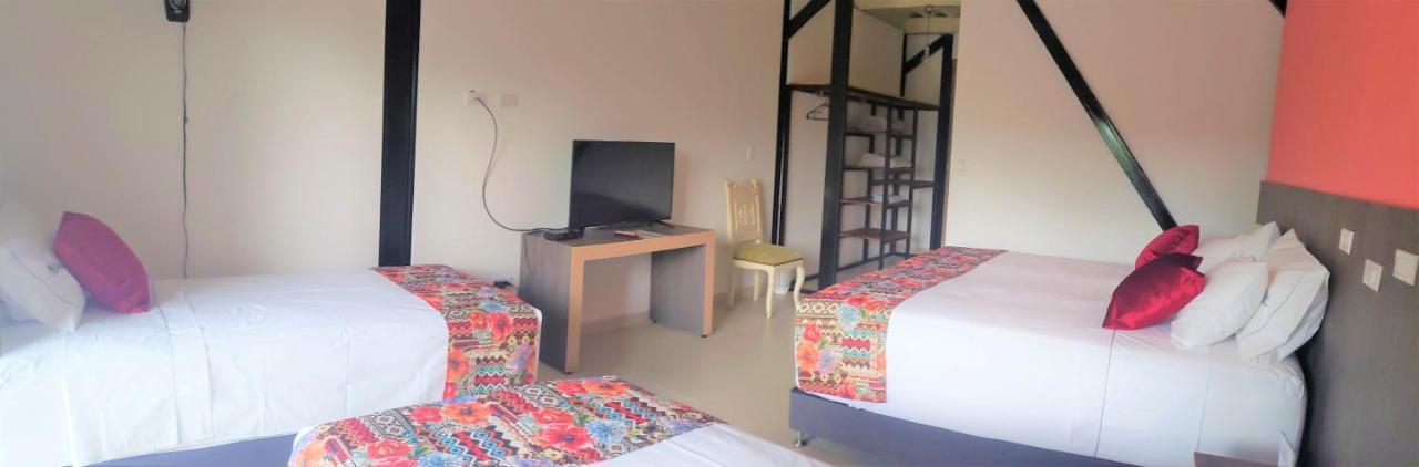 Cerritos Villa Juana Hotel מראה חיצוני תמונה