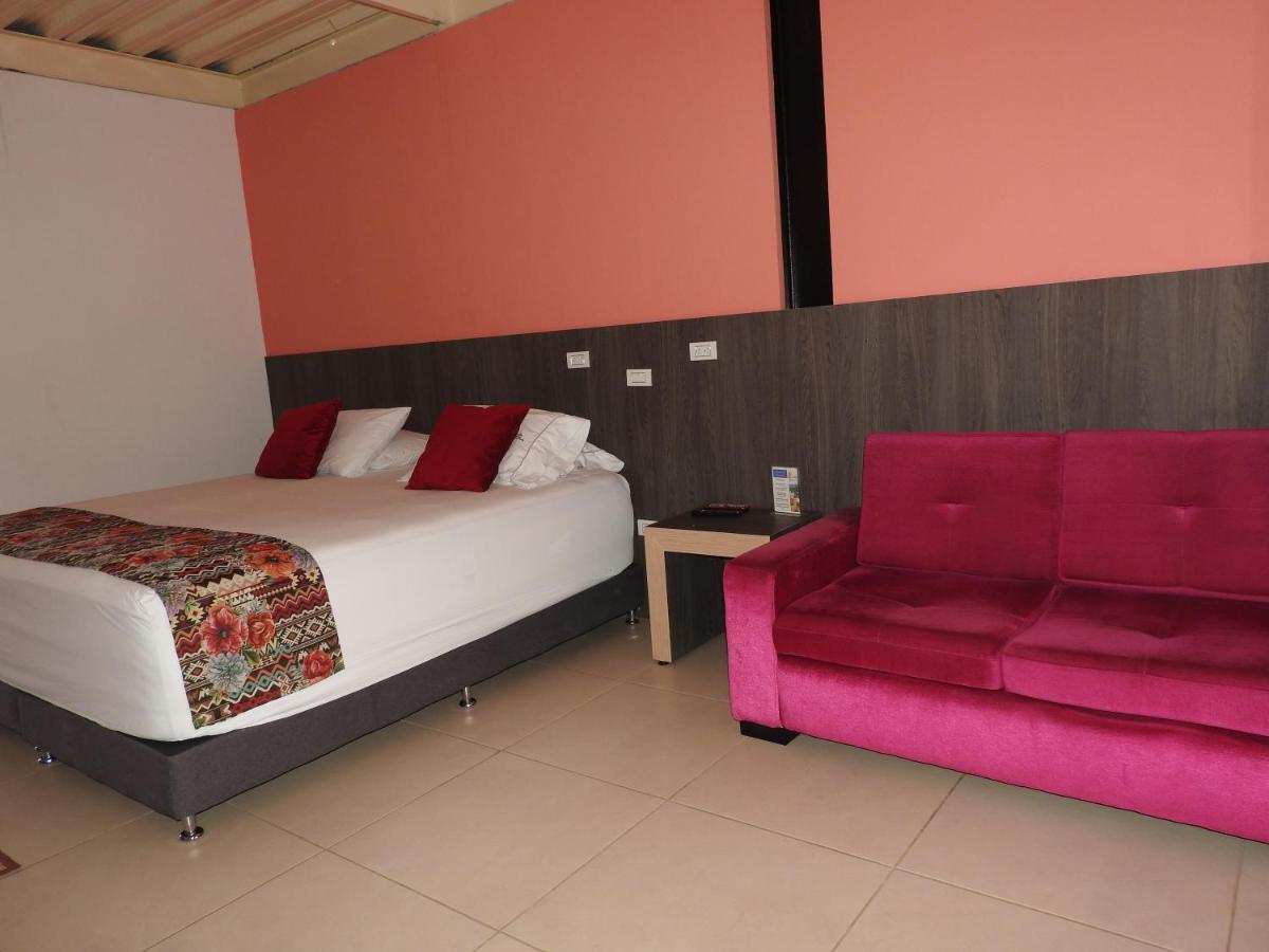 Cerritos Villa Juana Hotel מראה חיצוני תמונה