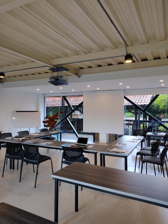 Cerritos Villa Juana Hotel מראה חיצוני תמונה