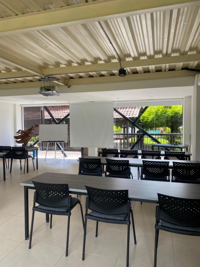 Cerritos Villa Juana Hotel מראה חיצוני תמונה