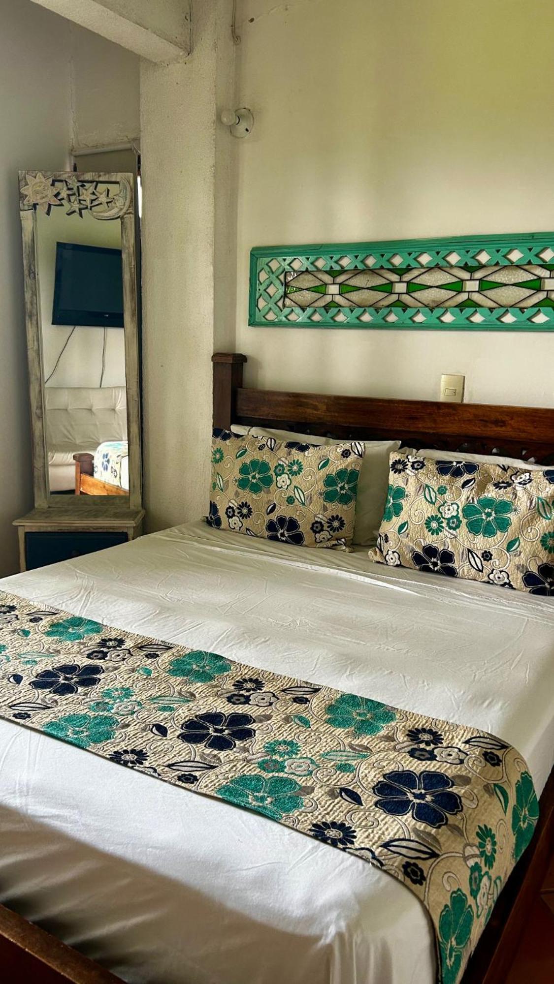 Cerritos Villa Juana Hotel מראה חיצוני תמונה